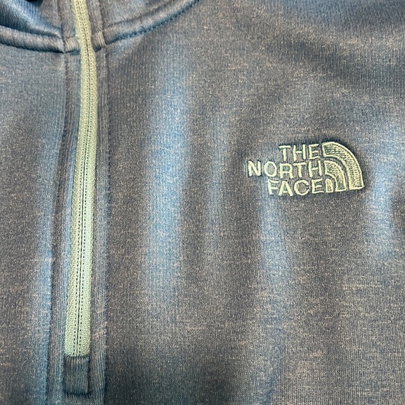 North Face XS quarter zip - Picture 5 of 7